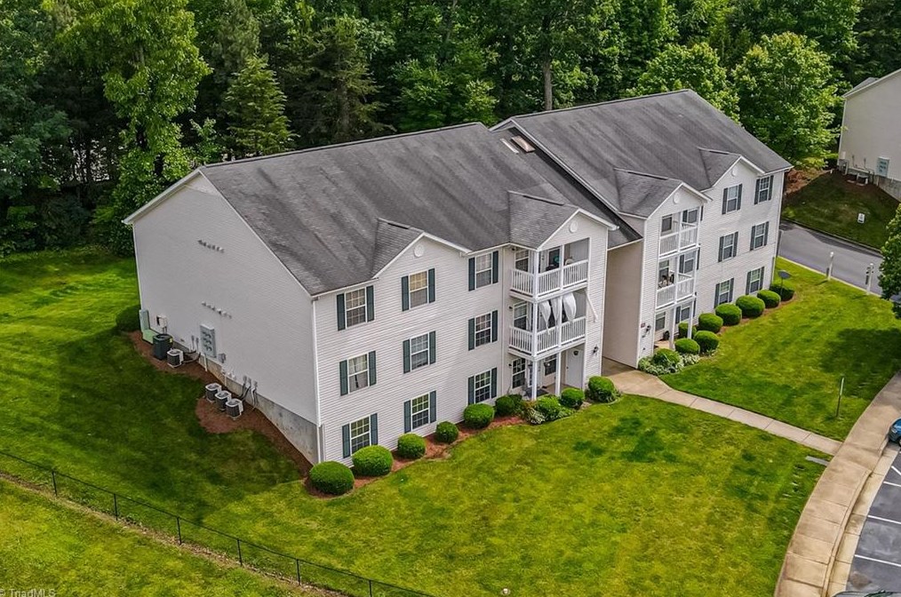 901 Hanahan Ct, Greensboro, NC 27409-3280