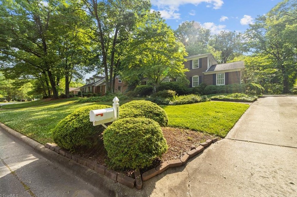 1612 Helmwood Dr, Greensboro, NC 27410