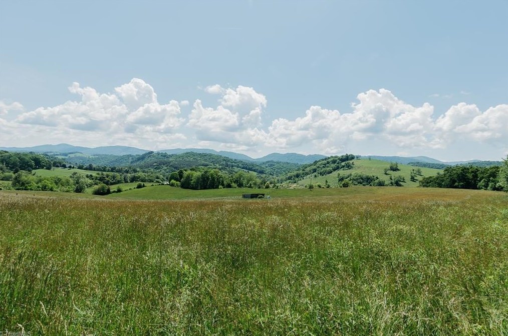 635 Farmers Fish Camp Rd, Edwards Crossroads, NC 28675