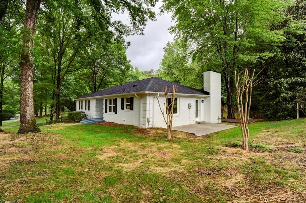 3615 Lakeshore Dr, Winston Salem, NC 27106-8414