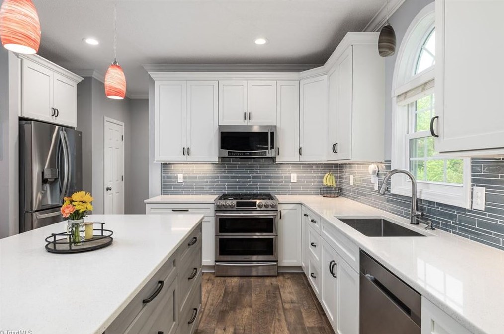 3252 Cheswick Dr, Greensboro, NC 27410-8652