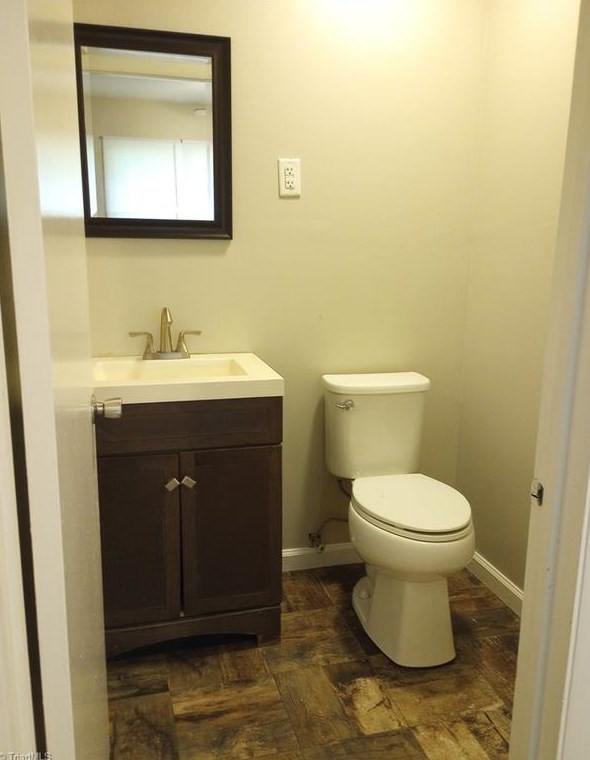 514 Spicewood Dr, Greensboro NC 27405-3117 exterior