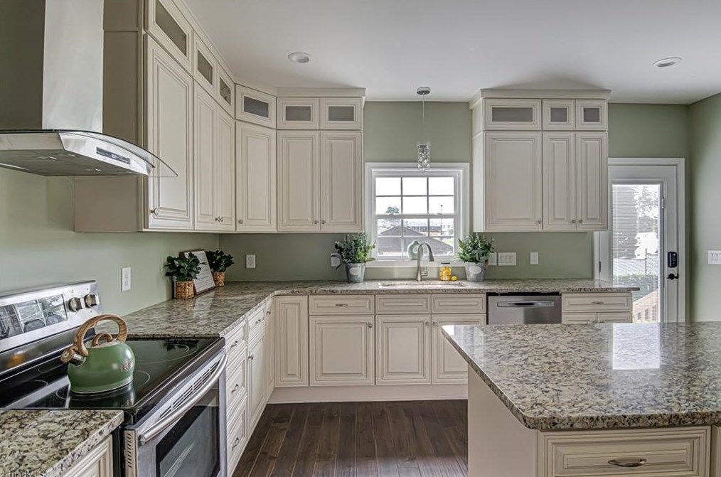 802 Carrick St, High Point NC  27262-3811 exterior