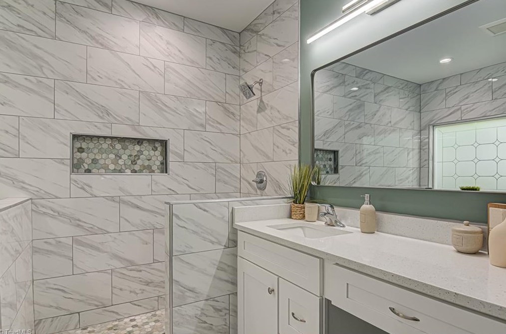 802 Carrick St, High Point NC  27262-3811 exterior