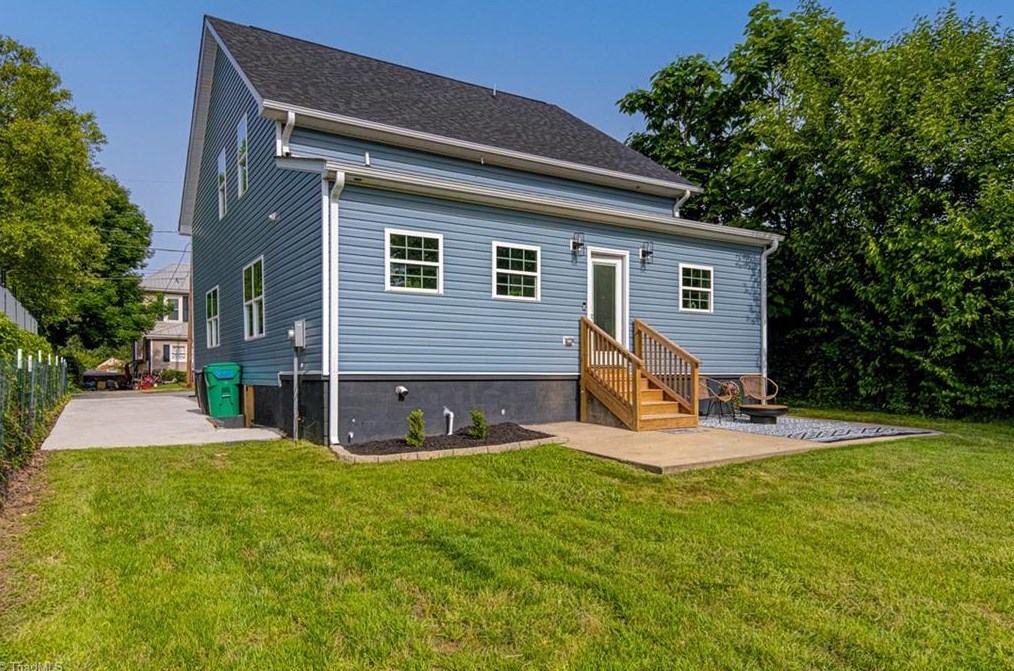 802 Carrick St, High Point NC  27262-3811 exterior