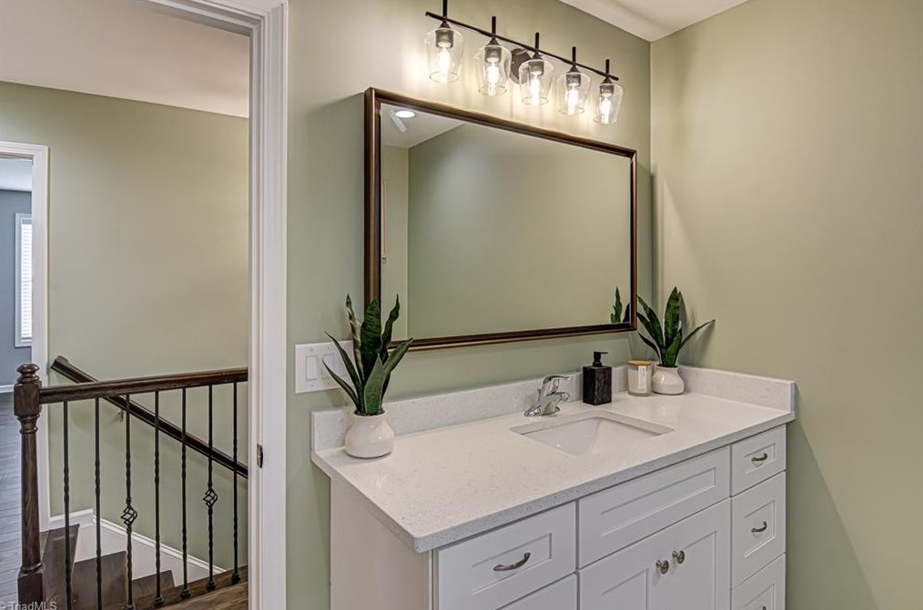 802 Carrick St, High Point NC  27262-3811 exterior