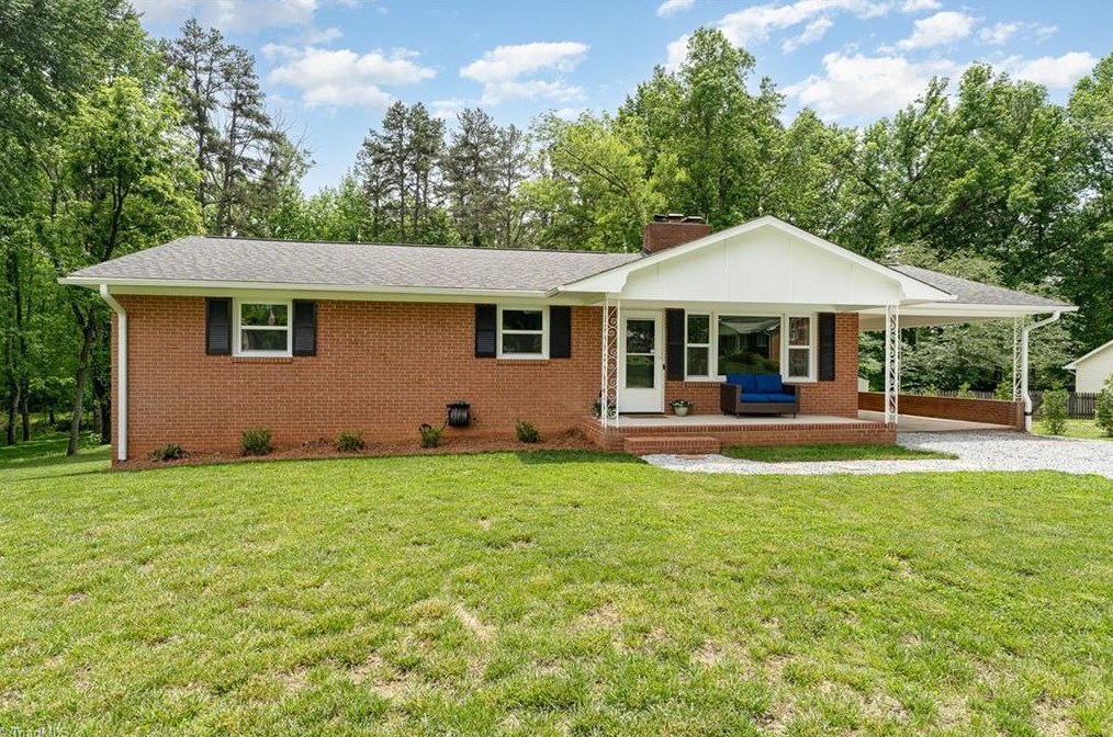 4290 Wyndham Ln, Winston Salem, NC 27107-3666