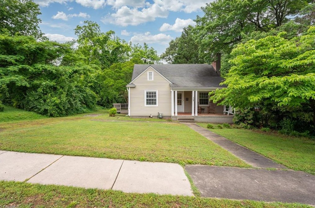 708 Mayflower Dr, Greensboro, NC 27403