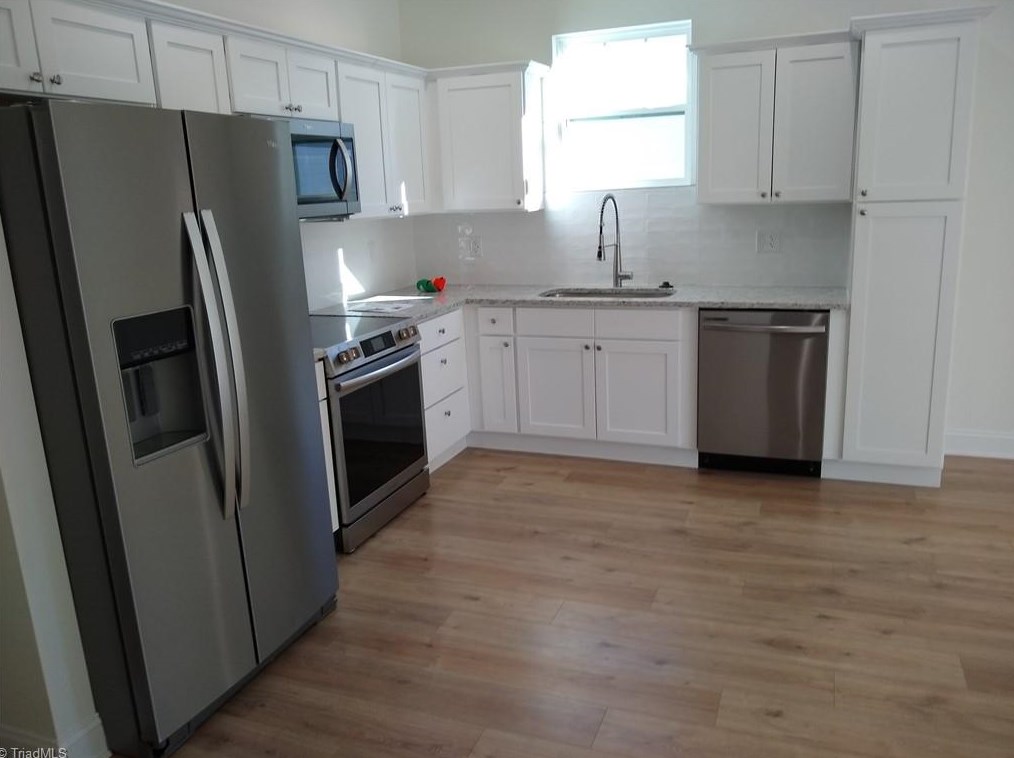 723 Meadowgreen Village Dr, Eden, NC 27288-3572