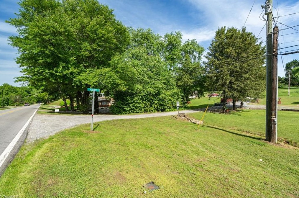 137 Justice Dr, North Wilkesboro, NC 28659