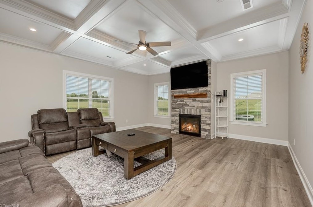 115 Linda Ln, Farmington, NC 27028
