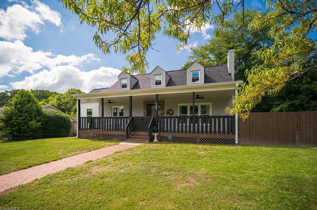 228 Hylton St, Mount Airy, NC 27030-3014