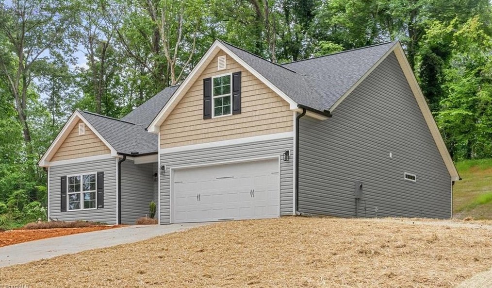 1034 Pine Lake Dr, Winston Salem, NC 27105-1414