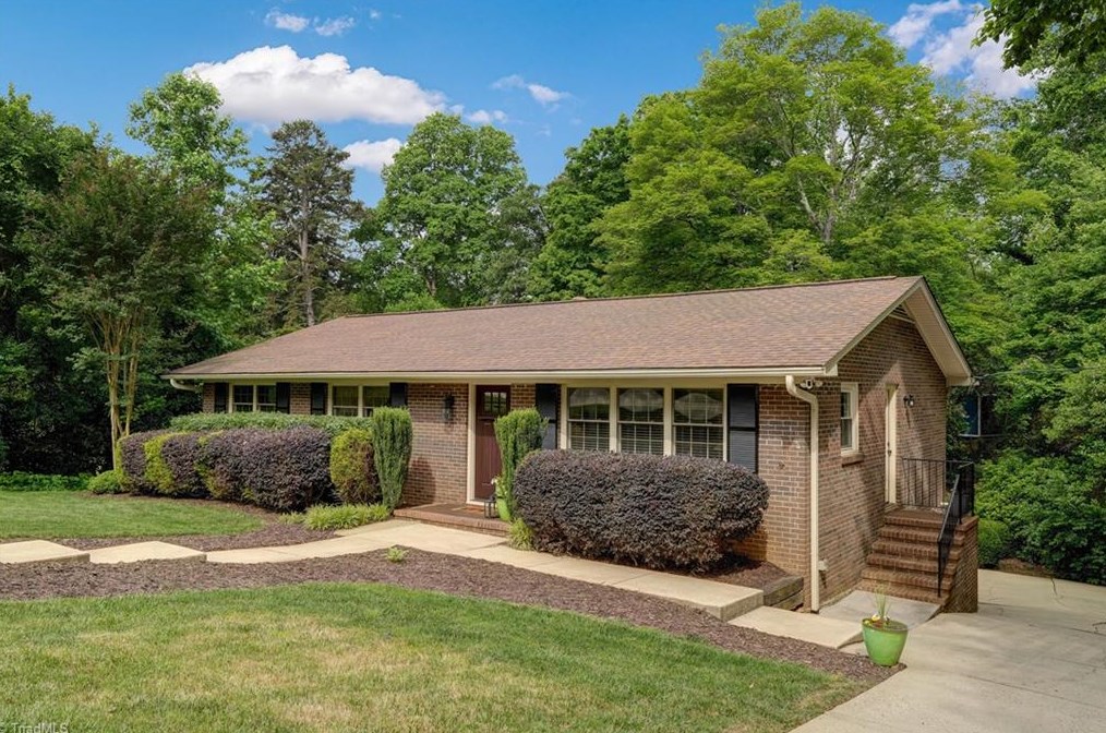 1121 Westridge Rd, Greensboro, NC 27410-4509