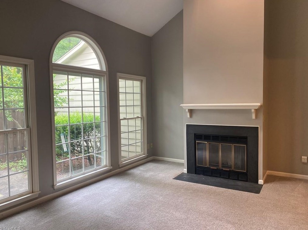 27 Park Village Ln, Greensboro, NC 27455-2657