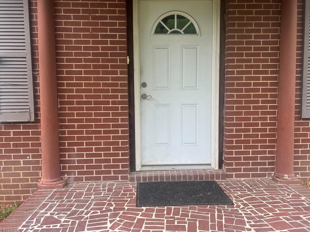 262 Summit Dr, Mount Airy, NC 27030-5179