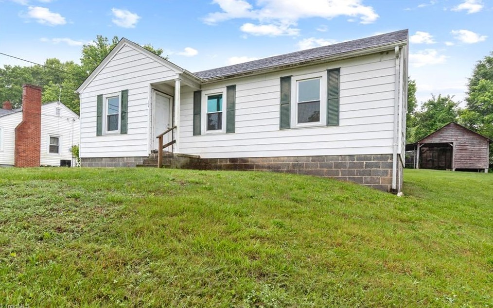 114 Bitting Ave, Mount Airy, NC 27030-4804