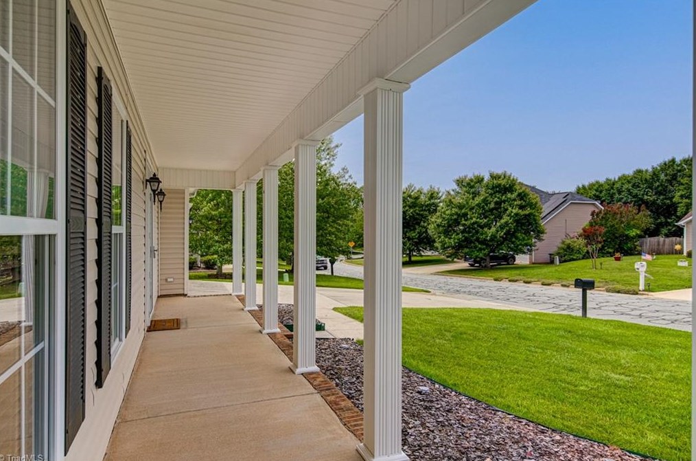 636 Pecan Ridge Cir, Kernersville, NC 27284