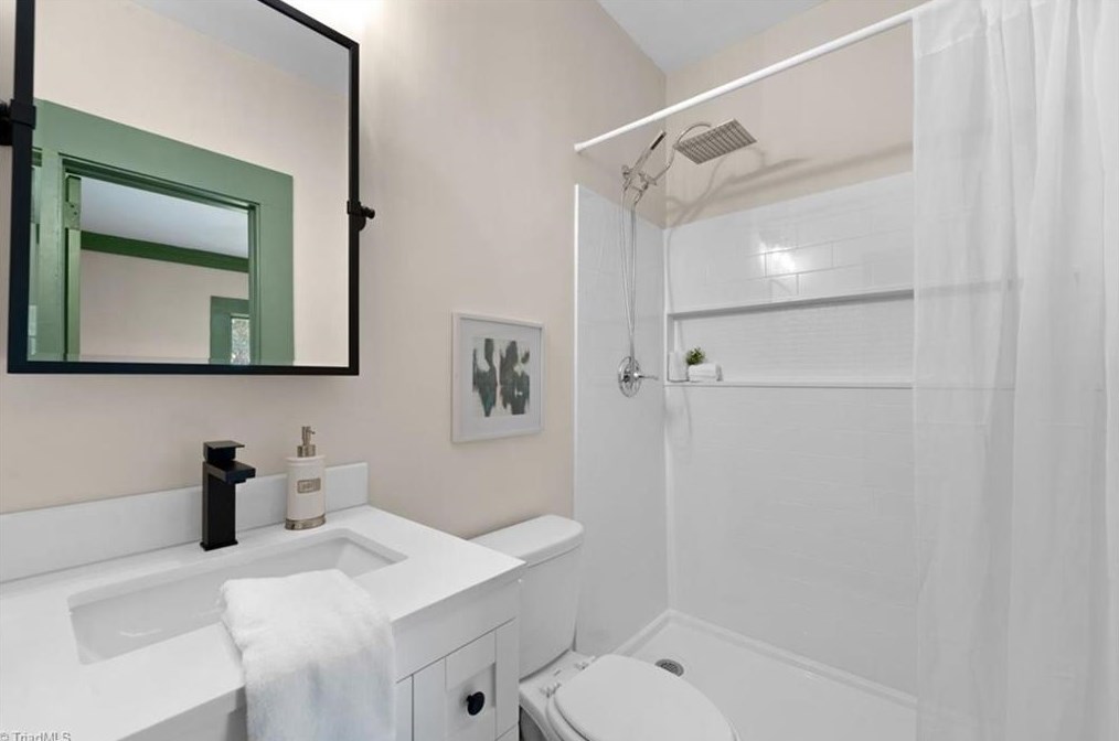 904 Glenwood Ave, Greensboro NC 27403-2907 exterior