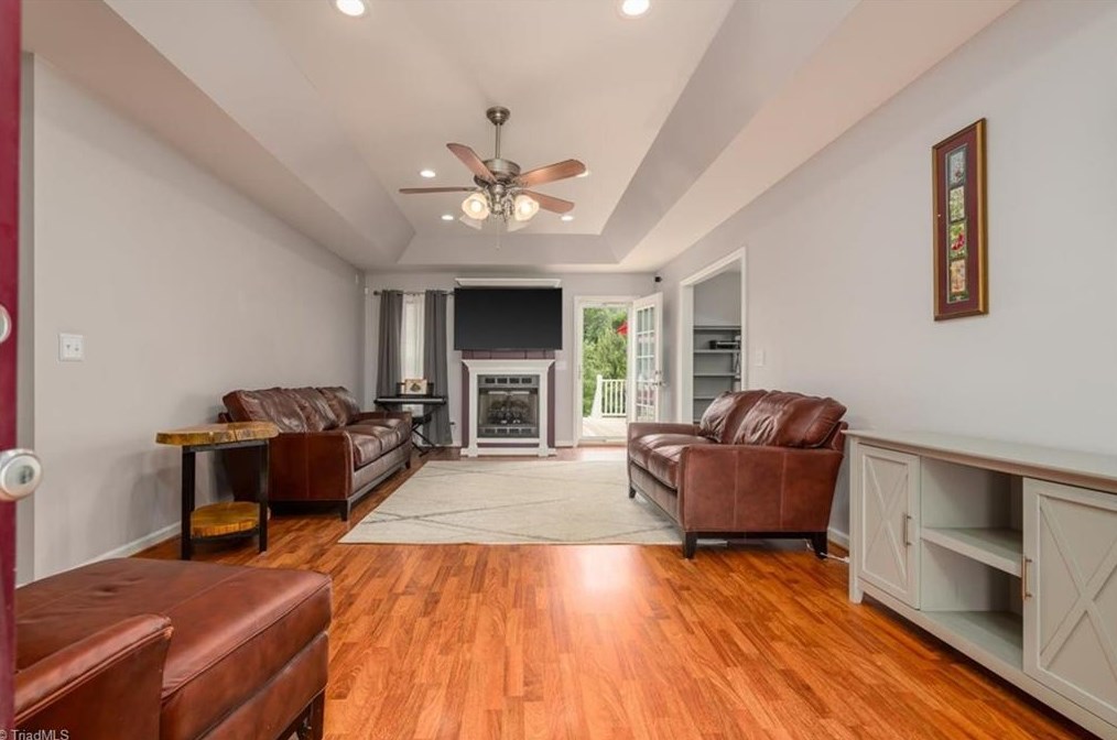 6043 Griffin Dr, Parks Crossroads, NC 27316-8887