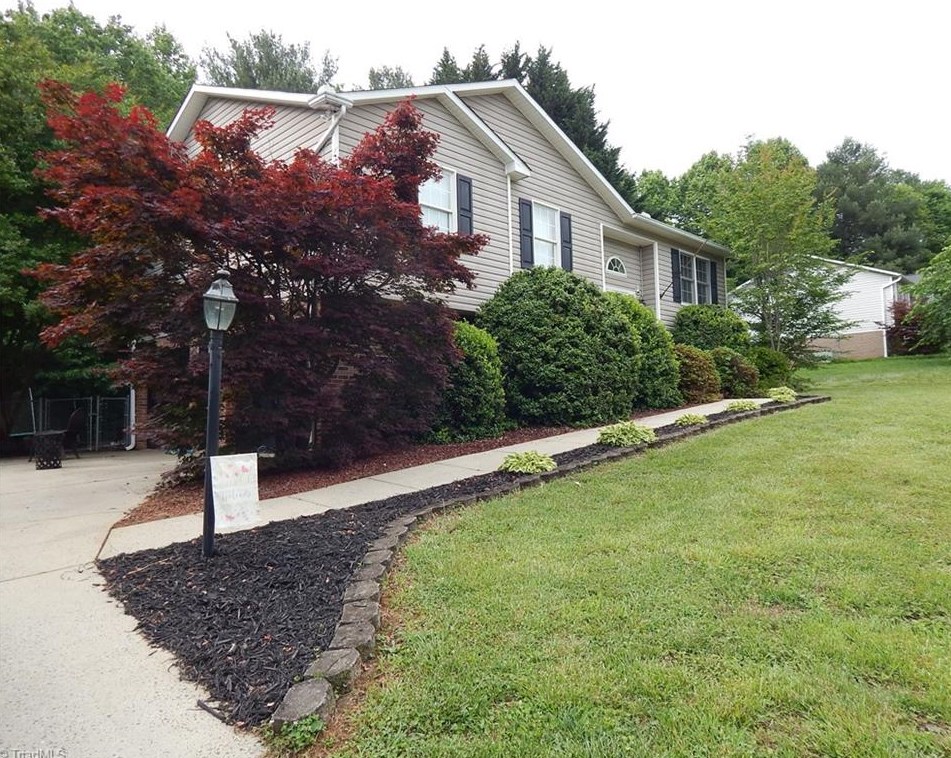 146 Stone Bridge Rd, Mount Airy, NC 27030-7550