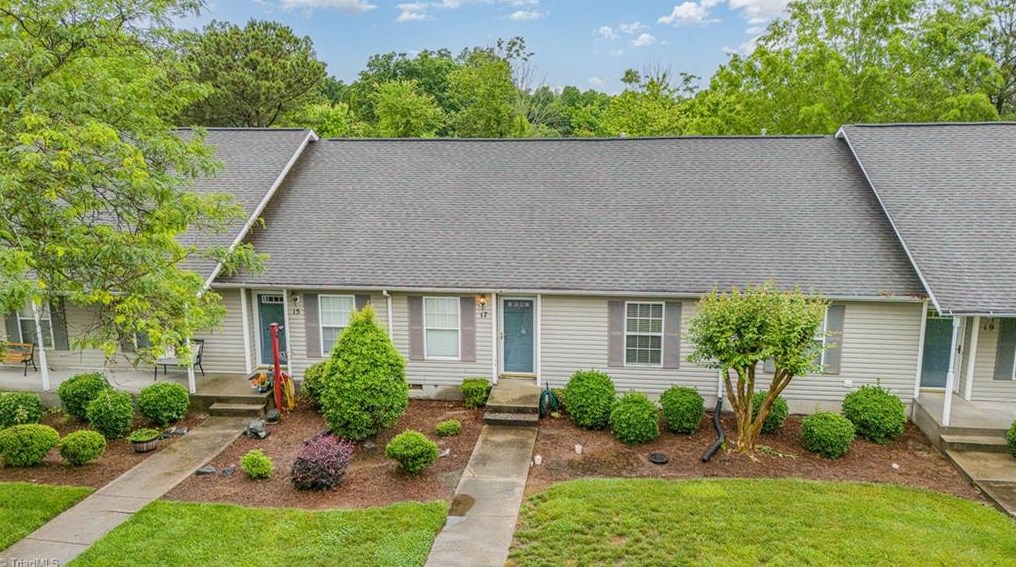 17 Portside Ct, Greensboro, NC 27406-5376