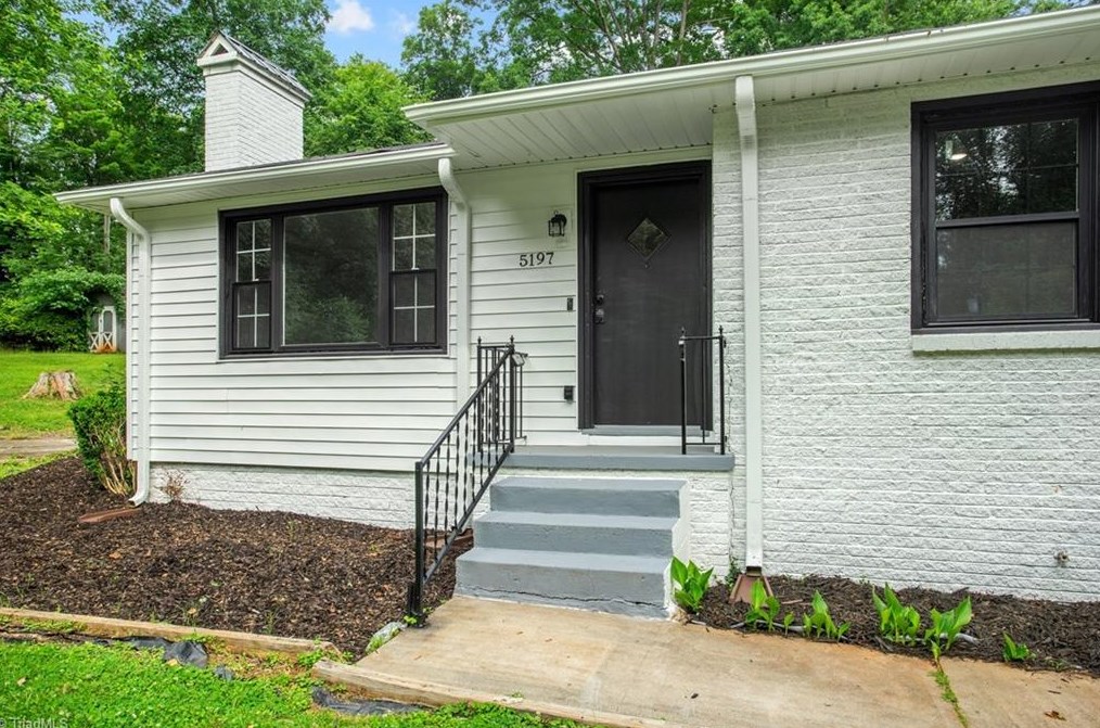 5197 Fleetwood Cir, Winston Salem, NC 27106-4216