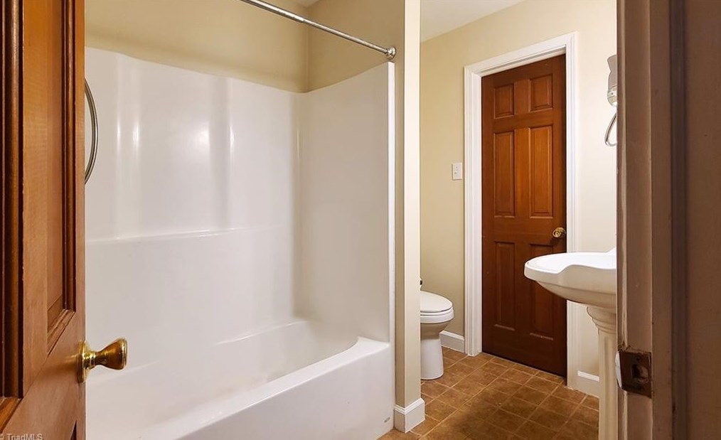 535 Dogwood Cir, High Point NC 27260-2517 exterior