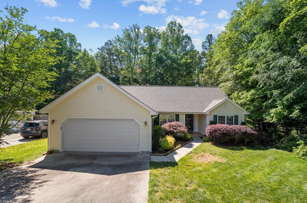 1731 Hargrove Dr, Mcleansville, NC 27301-9206