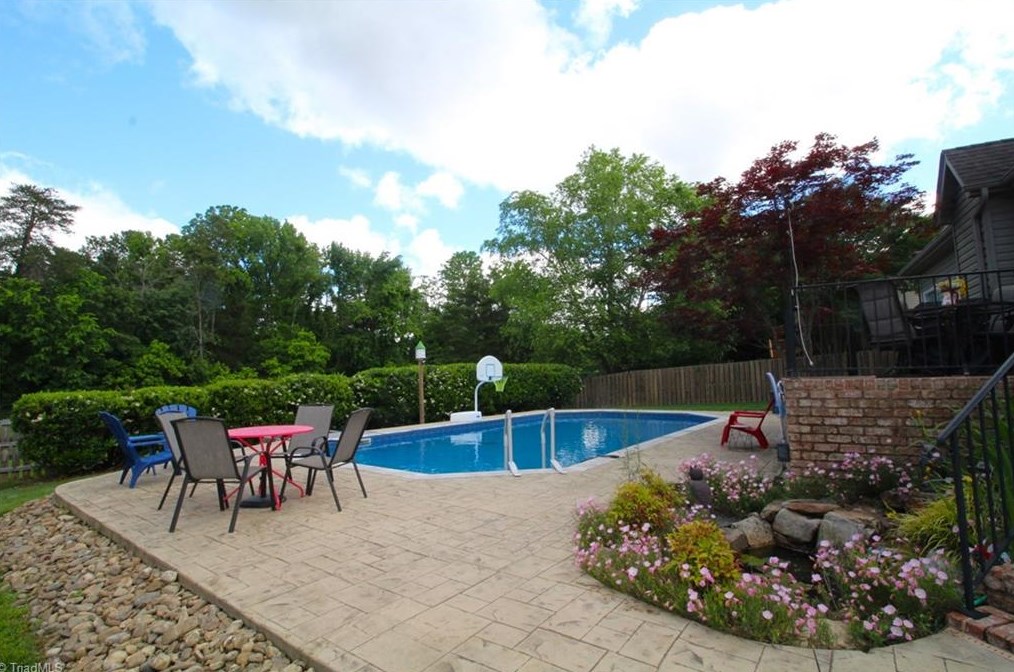 5714 Hidden Orchard Dr, Greensboro NC  27410-2523 exterior