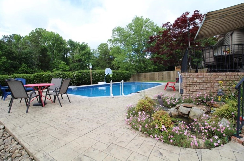 5714 Hidden Orchard Dr, Greensboro NC  27410-2523 exterior