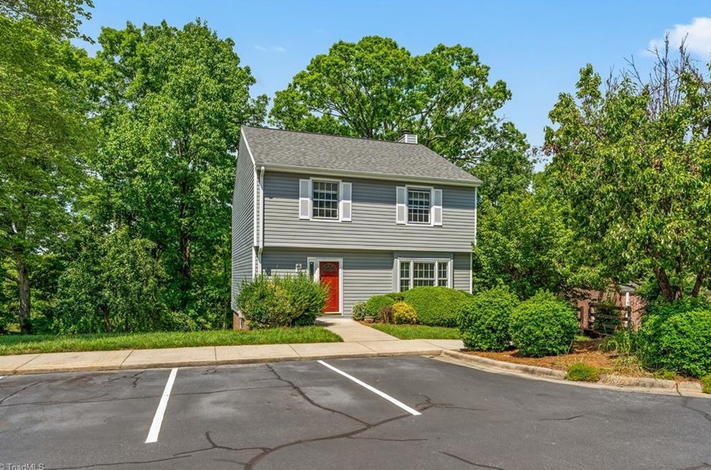 2711 Centennial St, High Point, NC 27265-2325