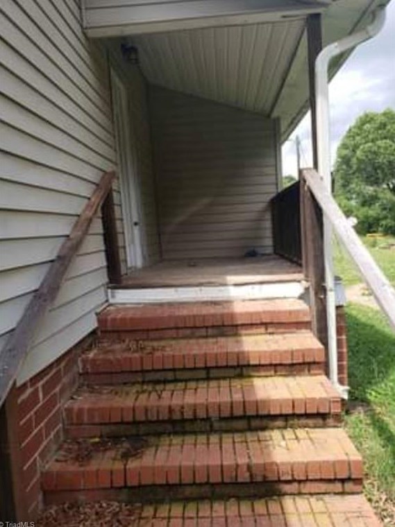 502 Blackburn St, Ayersville, NC 27027-2841