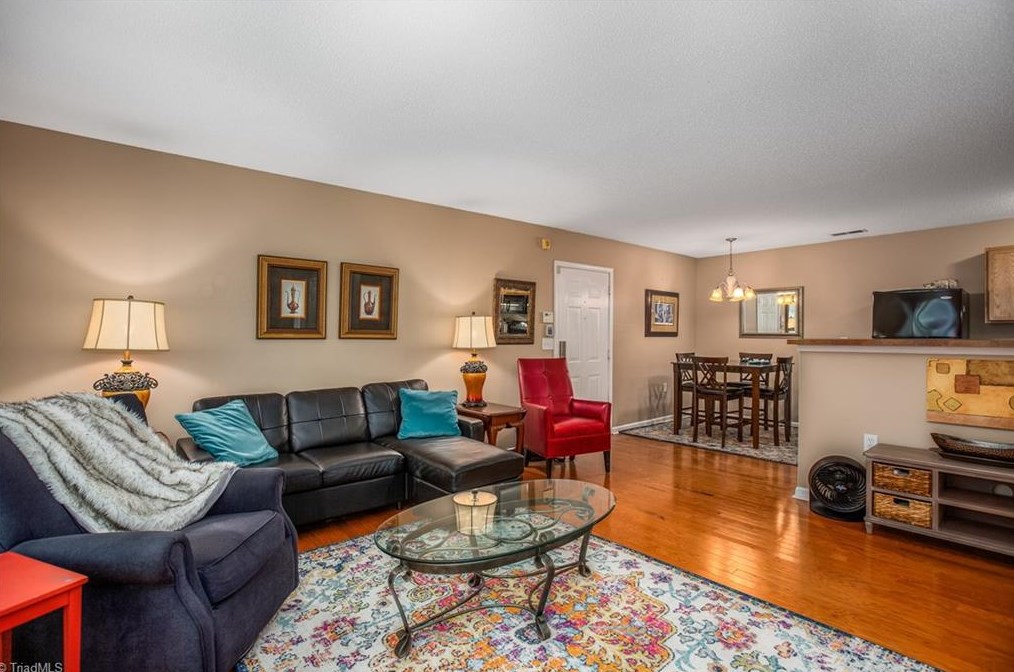 1960 Crst Holw Dr #202, Winston Salem, NC 27127