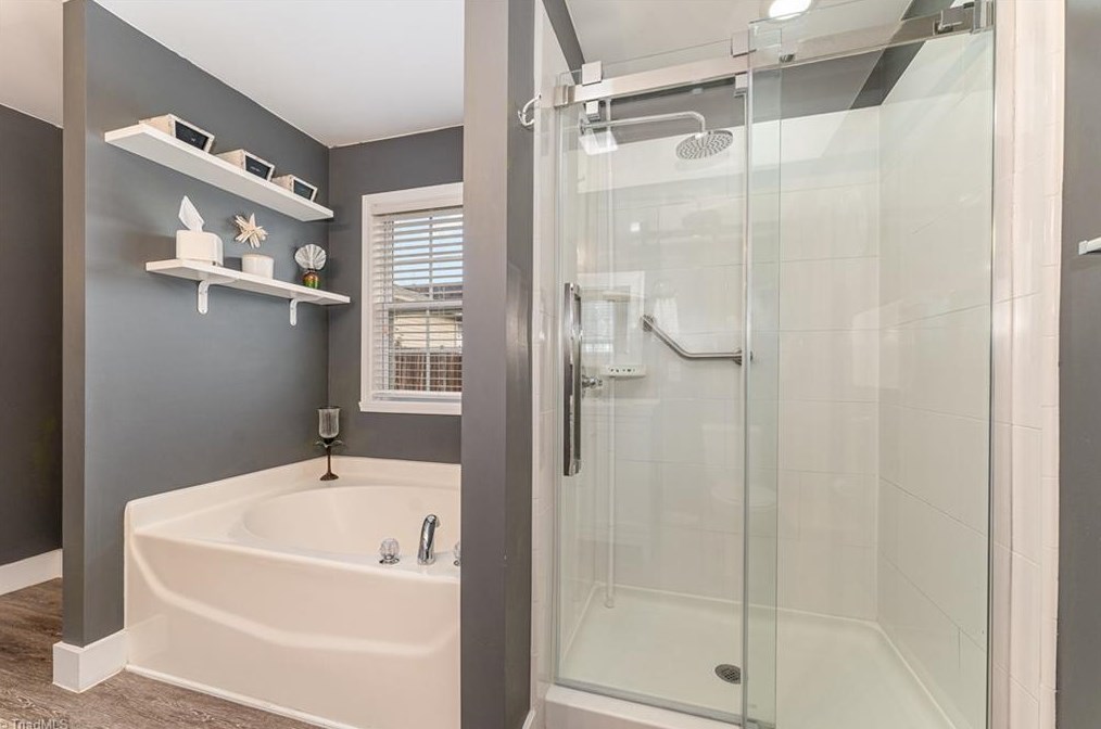 5013 Long Branch Dr, Kernersville NC  27284-7396 exterior