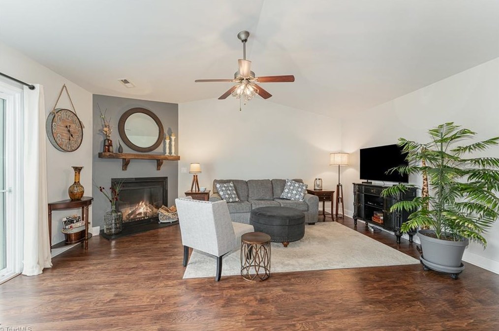 5013 Long Branch Dr, Kernersville NC  27284-7396 exterior