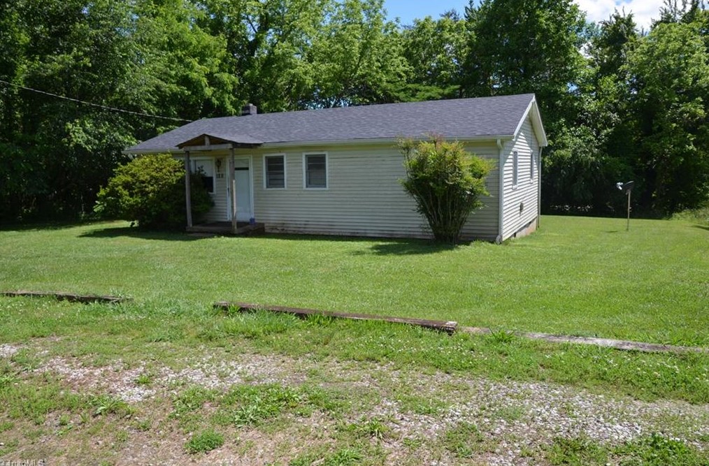 122 Satterfield Ln, Mount Airy, NC 27030