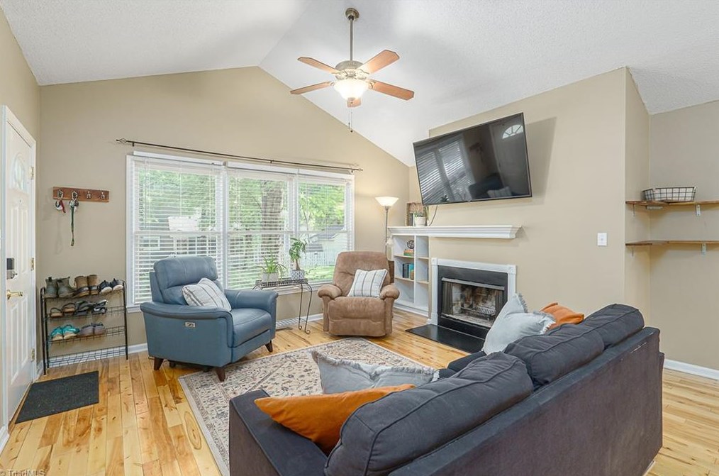 4006 King Edward Ct, Greensboro NC  27455-2580 exterior