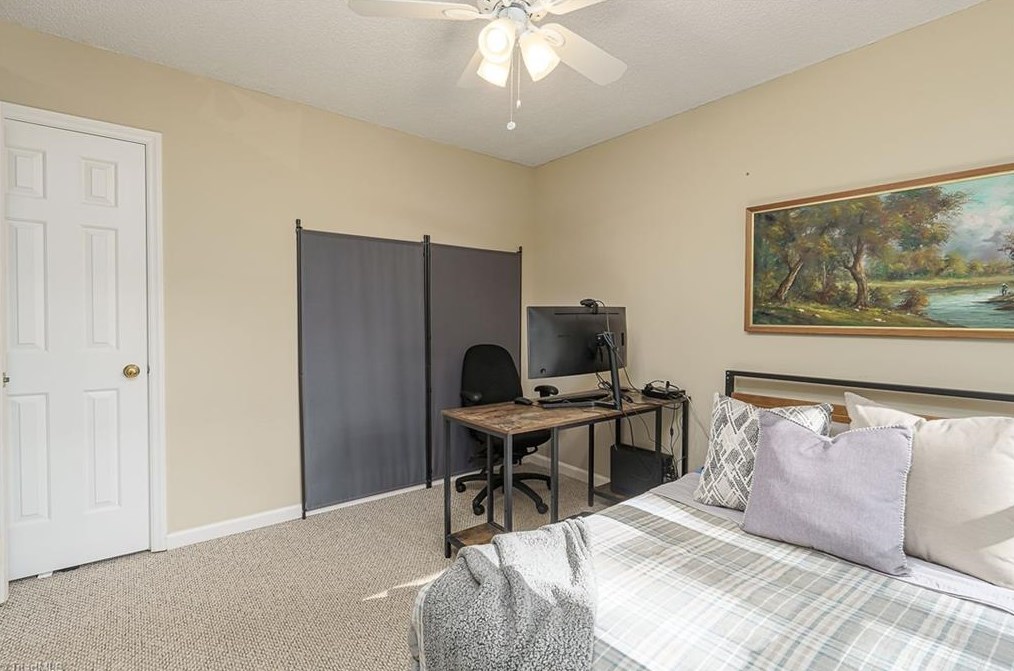 4006 King Edward Ct, Greensboro NC  27455-2580 exterior