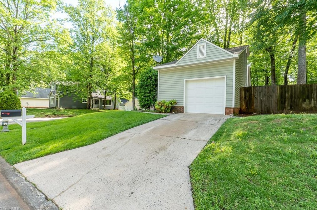 4006 King Edward Ct, Greensboro NC  27455-2580 exterior