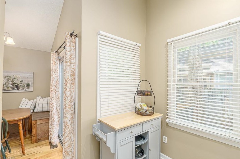 4006 King Edward Ct, Greensboro NC  27455-2580 exterior