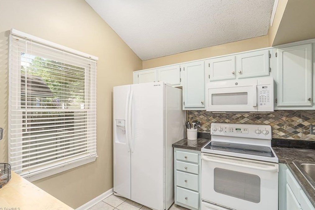 4006 King Edward Ct, Greensboro NC  27455-2580 exterior