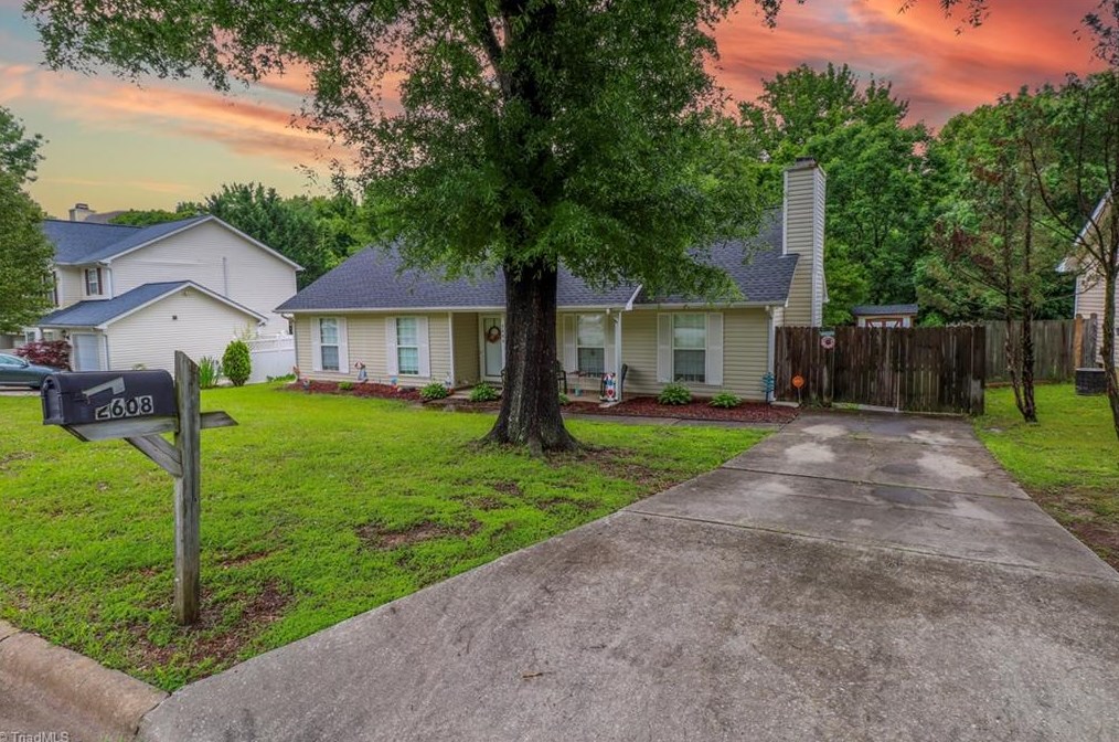 2608 Kilbourne Dr, Greensboro, NC 27407