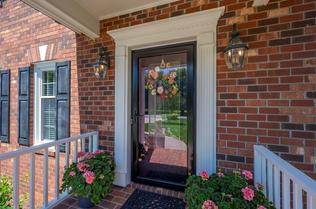 6904 Crandall Ct, Clemmons, NC 27012-9056