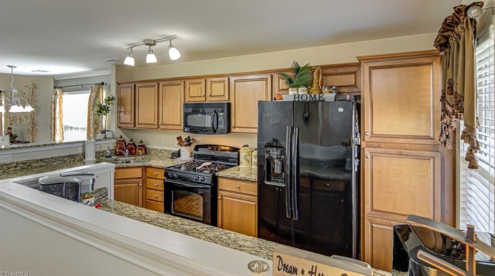 212 Nighthawk Pl, Greensboro NC 27409-9128 exterior