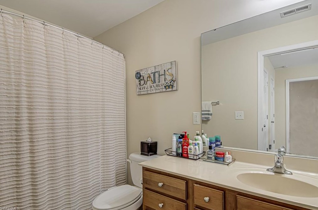 212 Nighthawk Pl, Greensboro NC 27409-9128 exterior