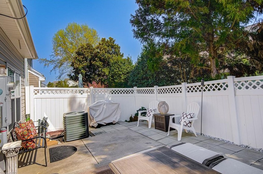 212 Nighthawk Pl, Greensboro NC 27409-9128 exterior