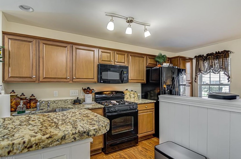 212 Nighthawk Pl, Greensboro NC 27409-9128 exterior