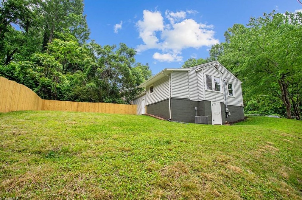 148 Frst Hl Dr, Elkin NC  28621-2305 exterior