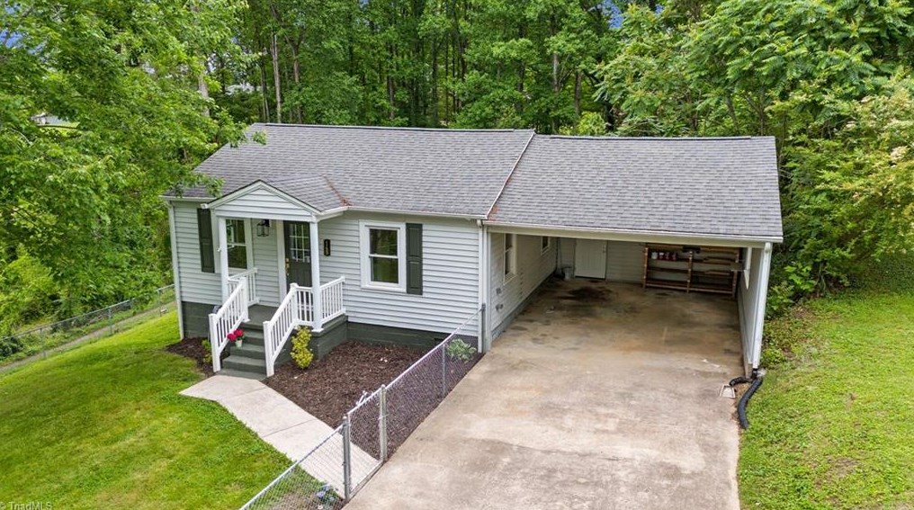 148 Forest Hill Dr, Elkin, NC 28621-2306